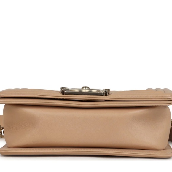 chanel boy small beige with shiny light gold hardware - Picture 4 of 14
